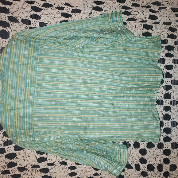 Green Women's button down blouse,size 2X. - Picture 8 of 9
